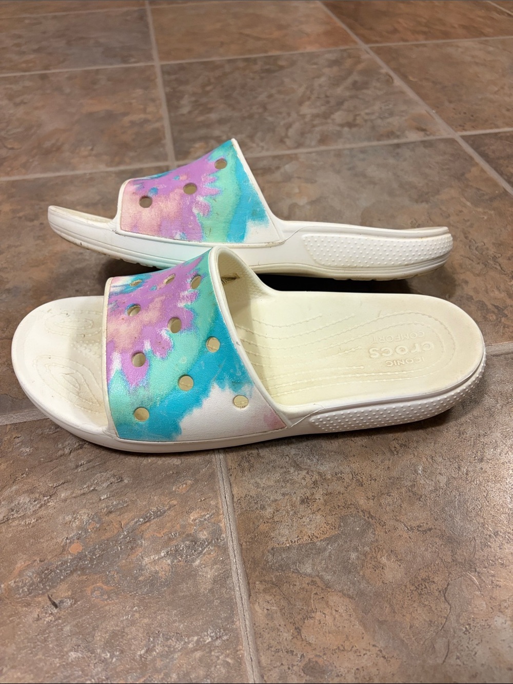 CROCS White Slide Sandals with Pastel Tie-Dye Strap women’s 12 men’s 10